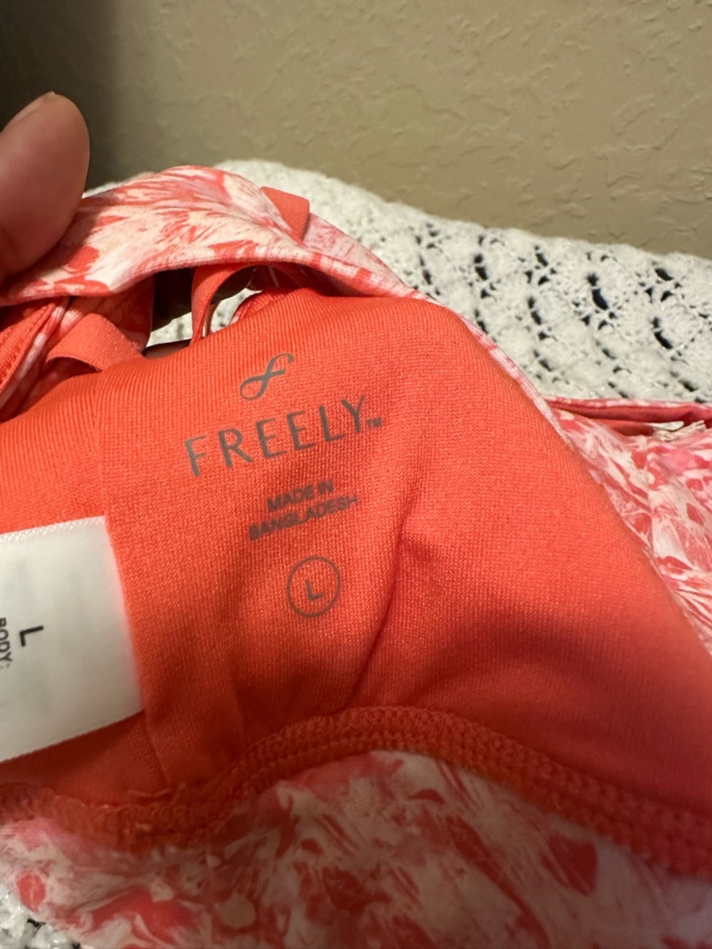 Freely Girls/Women’s size Large Coral Floral High-Neck Sports Bra NWT - Picture 2 of 8
